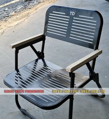 Bàn ghế xếp sắt tay gỗ CNC