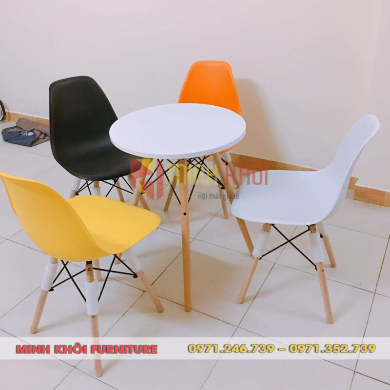 Bộ bàn ghế nhựa Eames chân gỗ