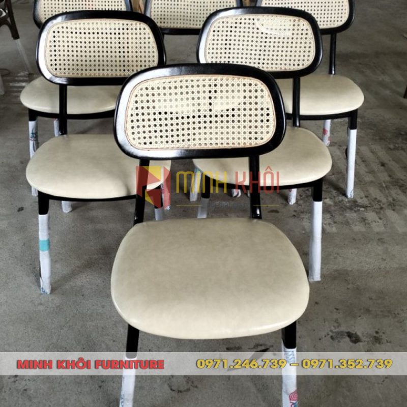 Ghế Gỗ Secco: Sự Lựa Chọn Hoàn Hảo Cho Không Gian Hiện Đại