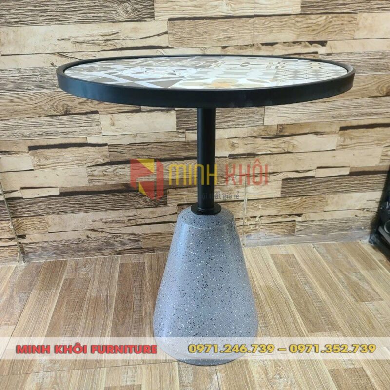 Mẫu bàn trụ sắt chân đá mài sang trọng, bền bỉ cho không gian ngoài trời