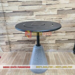 Mẫu bàn trụ sắt chân đá mài sang trọng, bền bỉ cho không gian ngoài trời