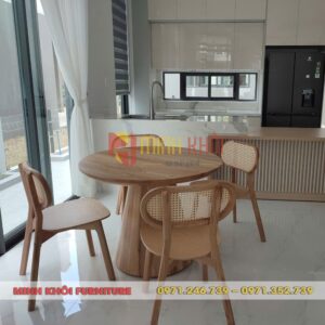 Bộ bàn ăn tròn 4 ghế CH303 gỗ tần bì tựa lưng đan mây