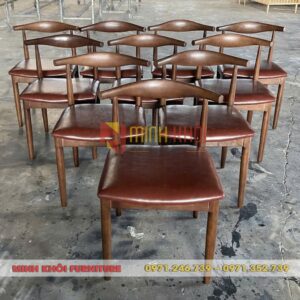 Ghế Bull nệm vuông gỗ cao su – Lựa chọn hoàn hảo cho nhà hàng, cafe
