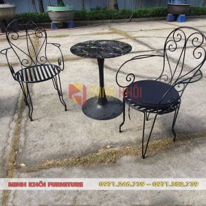 Bộ bàn ghế sắt decor sân vườn 7 Bộ bàn ghế sắt decor sân vườn kết hợp bàn Tulip mặt đá hiện đại
