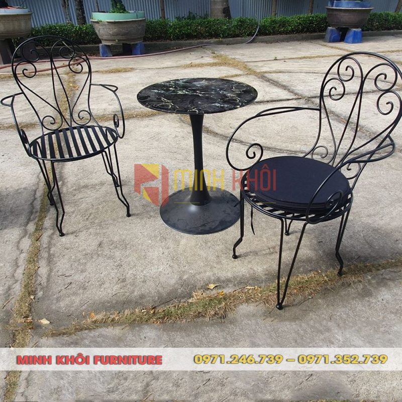 Bộ bàn ghế sắt decor sân vườn 12 Bộ bàn ghế sắt decor sân vườn kết hợp bàn Tulip mặt đá hiện đại