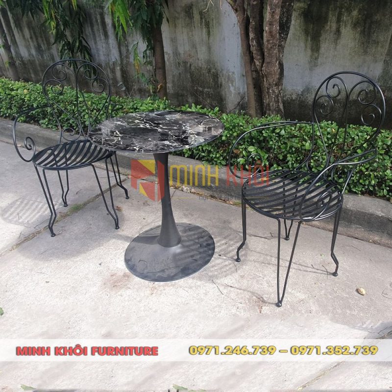 Bộ bàn ghế sắt decor sân vườn 11 Bộ bàn ghế sắt decor sân vườn kết hợp bàn Tulip mặt đá hiện đại