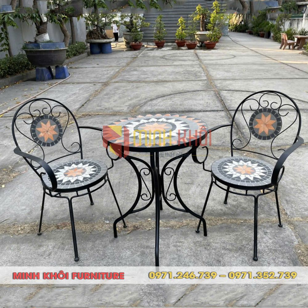 Bộ bàn ghế sắt hoa văn ngoài trời 4 Bộ bàn ghế sắt hoa văn ngoài trời đẹp, bền, giá tốt TPHCM